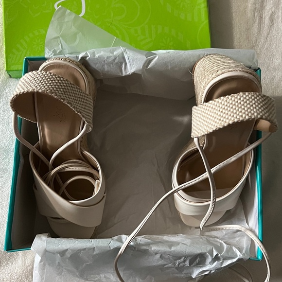 The front is wider than I like. I missed the return window with the store. - Picture 3 of 6